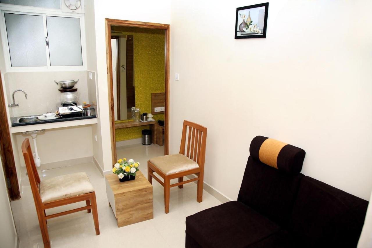 Apollo Court Hotel Chennai Exterior photo